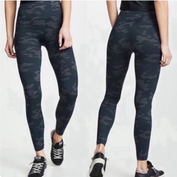 SPANX Blue Camo Print High Waisted 'Look At Me' Seamless Legging's Size Small - Picture 1 of 9